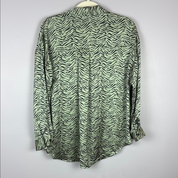 Zara Green and White Zebra Print 3/4 Sleeve Oversized Top Size Medium - Picture 10 of 10